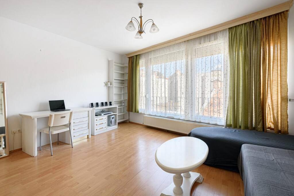Lovely Apartment In City Centre For 4 Guests Budapest Exterior photo