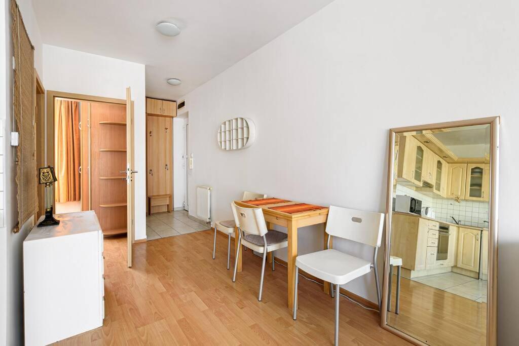 Lovely Apartment In City Centre For 4 Guests Budapest Exterior photo