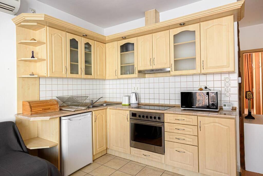 Lovely Apartment In City Centre For 4 Guests Budapest Exterior photo
